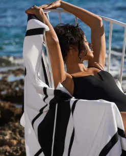 Sale Bassols Toalla de Playa de Velour Aina Negro